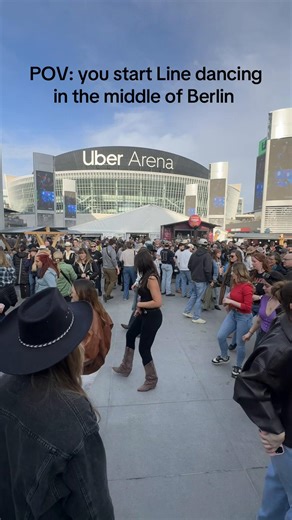 How do you explain that feeling to someone who’s never line danced ?@C2CFestival @Dasha #linedanceberlin #countrydance #tanzschuleberlin #linedancing #c2cfestival26