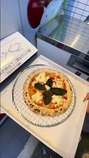 Incredible Pizza Vending Machines in Japan! 🍕🤯