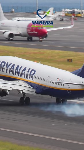 Ryanair butter landing at Madeira Airport — dramatic A320 arrival