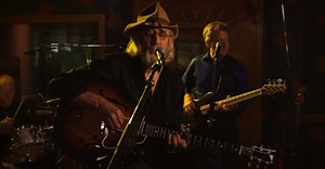 Don Williams Sing Me Back Home (music video and lyrics)