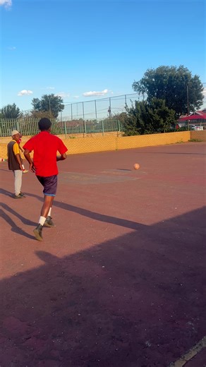 Incredible Street Soccer Play That Will Amaze You!