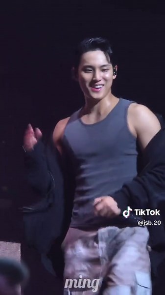 Mingyu Dancing Fancam - Crystal Clear Moves