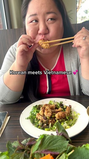 She actually knew we were ordering frog legs! 🥰 We were just messing around! ;) It was so nice to meet another content creator. She’s so sweet! Follow her for DFW food content! @kellysimplyeats 💕#froglegs #vietnamesefood #catfish #saigonblock