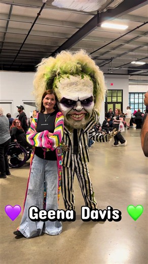 Geena Davis Beetlejuice Cosplay: Paper Mache Convention Look 💚💜