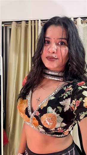 @_nikitadesigns_ |  . . . . . . . . . . #fashiondesigner #designer #reelsinstagram #traditonal #navratri #trendingreels #fyp #foryoupage #trend #explorepage✨ | Instagram