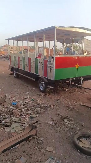 Comment se présente le premier train Mobile du Burkina Faso ? Vraiment l'idée de créativité est à féliciter et à encourager 🇧🇫 BURKINA FASO 🇧🇫 | L'influenceur Steve Zerbo