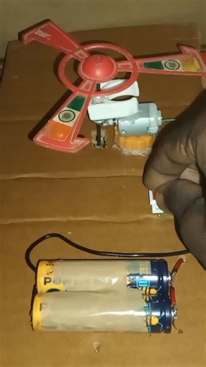 AMAN SAHANI | MAKER GENIUS on Instagram: "Simple DC Motor Fan Experiment ⚙️ How to run a mini fan using a DC motor ⚡ In this short DIY experiment, a DC motor is used to rotate and run a mini fan. Simple and easy science project. Useful for school & college students. Like 👍 Share 🔁 Follow ✅️ #diy #motor #technology #electronics"