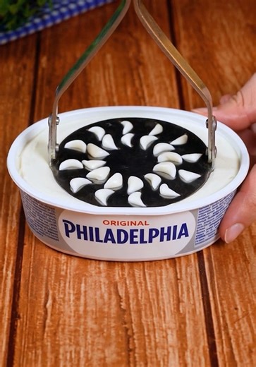 Italian Chef's Cheesy Sesame Pastry Trick Revealed