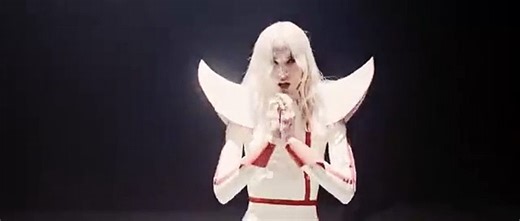 Poppy - BLOODMONEY (Official Music Video) - Vídeo Dailymotion