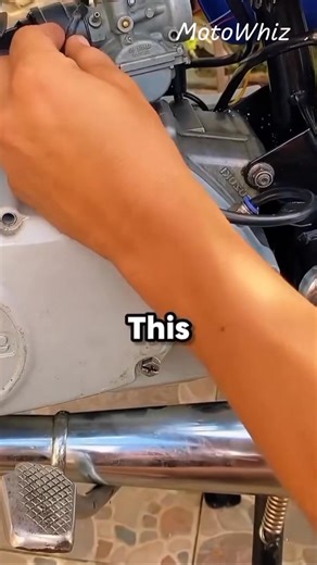 Motorcycle Engine DIY Mod for Better Performance. 🇺🇸🇬🇧🇨🇦 #motorcyclemod #diybikerepair #enginehack #motorcycleperformance #bikemods #exhaustflow #bikeupgrades #motorcyclelife #shorts #motorcyclemaintenance #mechaniclife #bikehack | MotoWhiz