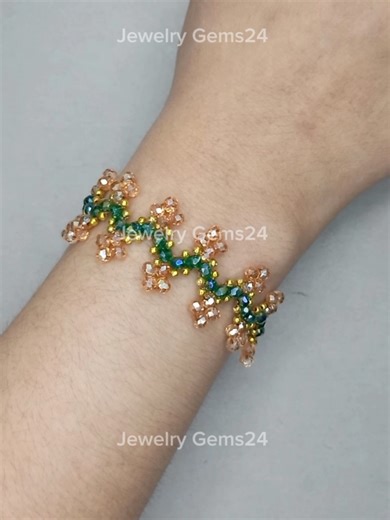 Bracelet Making #JewelryGems24 #bracelets #bracelet #jewelry #foryou Materials: 1. Green crystal beads 4mm 2. Beige crystal beads 4mm 3.