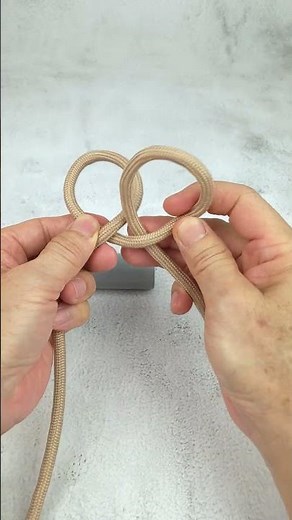 How to tie a Column Knot