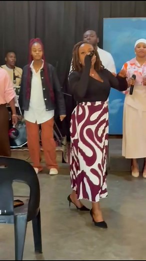 "Blessed and grateful for this time of praises and worship"😍📖🙏🏽🌸#...