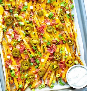These Chili's Texas Cheese Fries are made with homemade fries, shredded cheese, bacon, jalapenos and green onions, served with a side of ranch. • 490 calories/10 freestyle points per serving • PRINT RECIPE>>>https://thegirlonbloor.com/chilis-texas-cheese-fries/ | The Girl on Bloor - Healthy, easy recipes for busy people