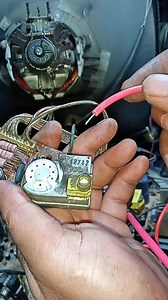 174K views · 549 reactions | How to install a flyback focus cable into a CRT TV tube socket #tips #install #focus #cable #flyback #socket #tubetv #crttv #oldtv | Andi Distorsing | Facebook