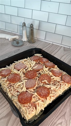 Dinner doesn’t have to be complicated. 🍕 Motor City Pizza brings that crispy, cheesy Detroit-style flavor to your table in just about 20 minutes. Which variety of Motor City Pizza are you grabbing from the freezer aisle? Comment below and let us know! #MotorCityPizza #DetroitStylePizza #WeeknightDinner #EasyMeals | Authentic Motor City Pizza Co.