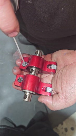 Verification of rocker arm oiling after valve adjustment.