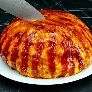 1.2M views · 7.4K reactions | Am surprins toti invitatii! Reteta geniala din piept de pui! Ingrediente: bacon: 250 g cartofi: 400 g piper negru: 2 g sare: 2 g boia de ardei dulce: 2 g piept de pui: 1 buc cașcaval: 300 g piper negru: 2 g sare: 2 g boia de ardei dulce: 2 g piper negru: 2 g sare: 2 g boia de ardei dulce: 2 g ulei de măsline: 10 ml | Savuros.TV | Facebook