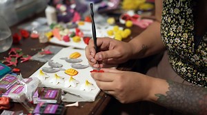 Artist rediscovers herself after childhood trauma through creativity and therapy