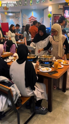 12 hari terlewati, sisa belasan hari lagi! 💪 Tetap konsisten ya puasanya. Biar makin afdol, hari ini kita reward diri sendiri dengan buka puasa di Mr. Sumo merr🥰🥰#kulinersurabaya #mrsumoallyoucaneat #makansepuasnya2jamnonstop🔥 #surabaya #makansepuasnya