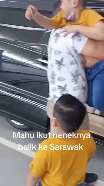 #SamuelEvansMenangis #NenekBalikSarawak