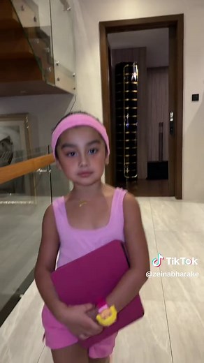Sya din daw rarampa in pink 🤣🩷 #ZeinabHarakeParks #BiaHarakeParks | zeinab harake
