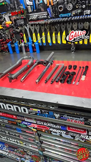 Servicio a Suspensión #SRSuntour #Suntour #XCE28 #SuntourXCE 28 con sistema de Resorte 👌👌 🔧🔧🔧🔧🔧🔧 Tu Suspensión También necesita Servicio ya que al hacer su función se va acabando la grasa y aceite que necesita para Amortiguar Fluidamente, dale mantenimiento periódicamente para un funcionamiento óptimo y suave a la hora de hacer su función. 👍👍👍👍👍👍👍 Recuerda darle un servicio constante a tu SUSPENSIÓN para que su Funcionamiento siempre sea el Mejor, nunca esperes a que algo esté dañ