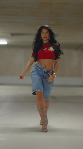 Walking Elegance: Model Walk Techniques Explained