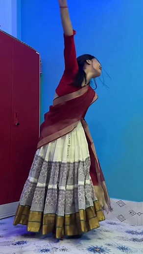 Tabiyt krb mein v app logo ke liye reel bana rhi because app log bohut support krte ho 🫡❤️🙌🏻 Song : Barso re Follow More ❤️ #viral #trending #dance #expression #barsore #love #reels #fyp | Ankita Ankita