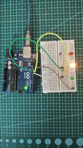 Arduino UNO Based Traffic Light System | Beginner Electronics Project