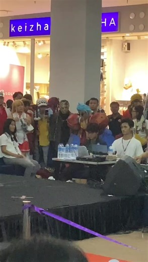 Susah bgt ngepasin biar bisa 30 detik. Keknya gw butuh strategi baru. Lagipula bosen bgt liat perform gw kek gitu² aja hehe . Video by @VR Bur.NZ @gbthooman . . . #cosplay #cosplayer #franky #onepiece #anime #meme #zoro