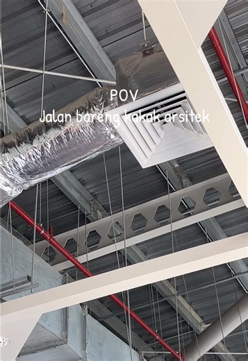 Masih ngeliatin langit-langit 😅 Di balik plafon, terdapat hanger rod yang bekerja menahan elemen non-struktural seperti instalasi MEP, sistem sprinkler, serta plafon bila ada. Jenis dan diameternya disesuaikan dengan beban yang ditahan, jarak gantung, serta kondisi lingkungan, karena hanger rod bekerja dalam tarik dan berperan penting pada keselamatan sistem bangunan. #acrossarchitecture #architecturedetails #ceiling