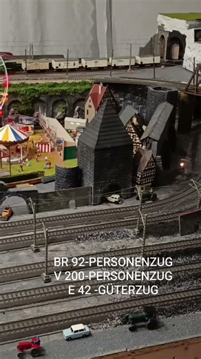 MODELLEISENBAHN MÄRKLIN DIGITAL ANLAGE H0 UNTERE EBENE, OBERE EBENE GLEICHSTROM ANALOG H0. BR 92...