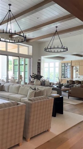 Pssst. I found your New Year’s Eve party house. Room for a crowd and so pretty as well. Build @rcdentcustomhomes Design @remedydesignfirm @elementsbyremedy Architect @jewkeshomedesign People’s Choice Winner @uvparade 🎥 @buildingutah ✨follow @buildingutah for more home and design inspiration Fireplace Kitchen Design trends | Building Utah