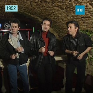 POW WOW. 1992, c'est l'année Pow Wow. Quatre voix qui touchent le cœur des Français avec leur album « Regagner les plaines » vendu à un million d'exemplaires. Rencontre. | INA