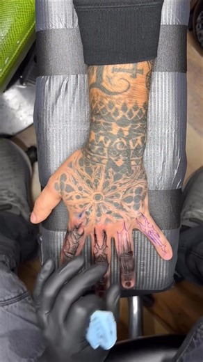 2hours for this dark lettering piece! Let’s do more of these 🙏🏼 🤘🏼#graffiti | Kevin Pendleton