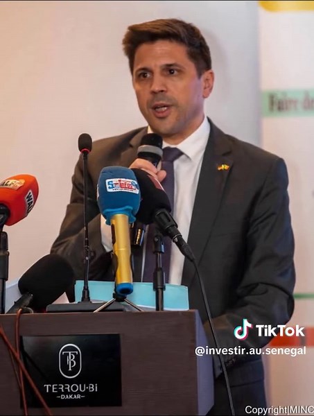 Un accord historique pour l'agriculture sénégalaise : vers une meilleure conservation et une plus grande compétitivité 🇸🇳 ​C'est une avancée majeure pour le secteur agricole sénégalais. Le ministre de l'Agriculture, M. Serigne Guèye DIOP, a signé le 16 septembre un protocole d'accord crucial avec la société Agricool. L'objectif est de construire des chambres froides solaires au cœur des zones de production horticole, en particulier dans les Niayes. Cette initiative s'attaque de front à l'un de