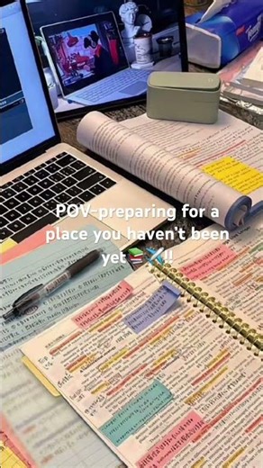 notes everywhere, goals somewhere far away✨✨