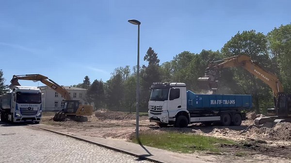 #cat #caterpillar #abbruch #mercedes #mercedesbenz #kipper #dreiachser #abroller #abrollkipper #abriss #bagger #baggerfahrer #kettenbagger #lkw #lkwfahrer