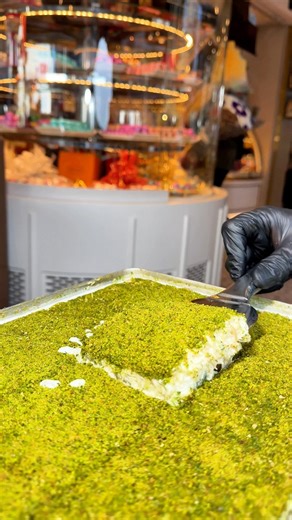 ما اسم هذه الحلوى؟ | Street Food Egypt