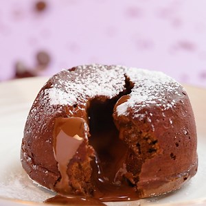 267K views · 1.5K reactions | This easy molten lava cake recipe video is about to melt your tastebuds with its chocolatey, gooey centre. A perfect after dinner dessert. | Tastemade | Facebook