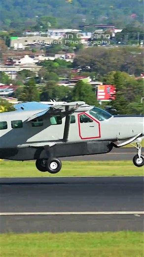 "Small prop" action - Cessna Caravan MSP024 #aviation