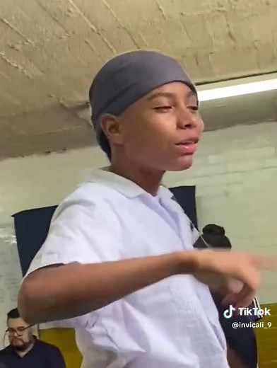 Se siente en un cuerpo equivocado 😆 #invicali #solo9 #viral_video #paratiiiiiiiiiiiiiiiiiiiiiiiiiiiiiii #flyppppppppppppppppppppppppppppppp