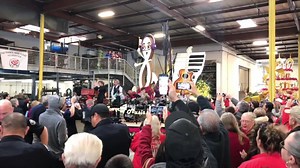 2.2K views · 62 reactions | Tonight’s float move-out is brought to you by The Rose Parade Minute. Here is a special bonus minute from earlier today. #RoseParadeMinute | Fiesta Parade Floats | Facebook