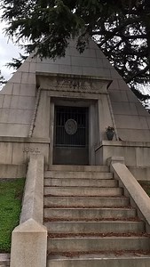 Mountain View, Cemetery, Oakland, California. #cemetery #cemeteryphotography #grave #graveyards #shots #necropolis #cemeteries #gothic #taphophile #project #gravestone #cemeterywandering #cemeterylovers #death #dead #photography #graveyardphotography #affair #fanatics #tombstone #nation #life #graves #dark #art #taphophilia #bhfyp #urbex #urbanexploration | Crypt Door