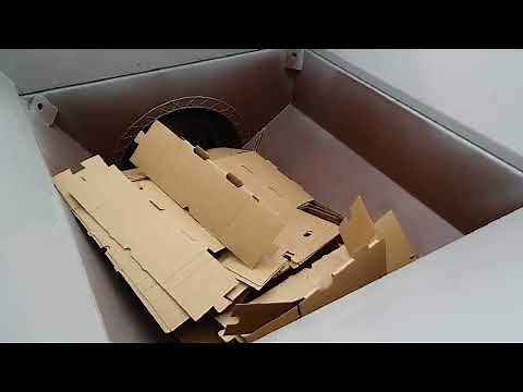Komar Auger Compacting Cardboard Boxes