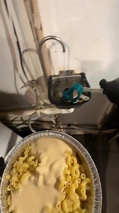 this can’t be legal 😭😭😭 #foodhacks #smallbusiness #serverlife #foodreview | Roni's Mac Bar
