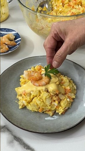 Ensaladilla de gambas.