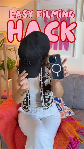 Emma Persson on Instagram: "Easy POV-style hack!! #filmingtips #contentcreatortips #videotutorial #videoeditingtips #thesetupvstheshot"