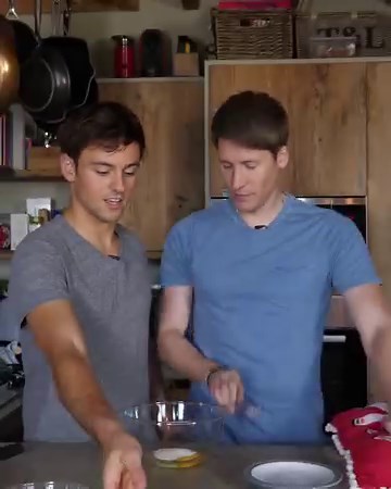 We're baking cupcakes with Lance 🧁 | Tom Daley